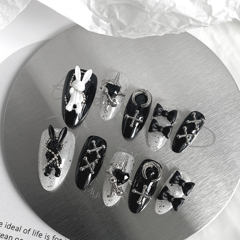 Nail Art Aesthetic - 10 Buah Seni Kuku Berbentuk Almond